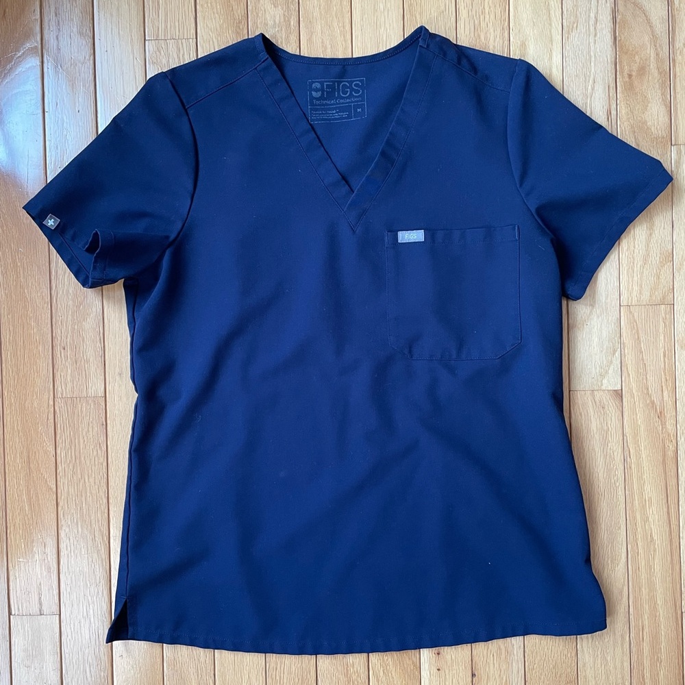 FIGS medium Catarina one pocket scrub top